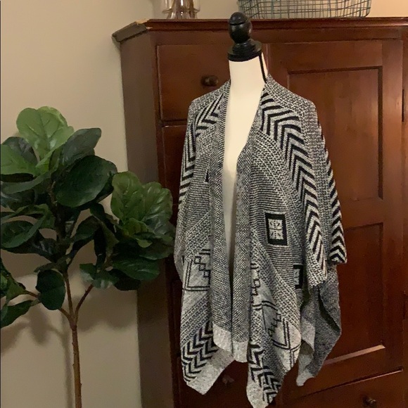 NWT The Jetset Diaries Standard Knit Poncho - OS - Picture 5 of 11